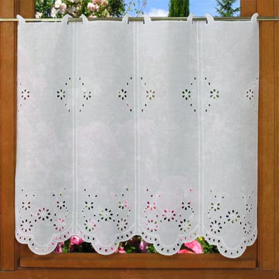 Rideaux de cuisine blanc broderie anglaise